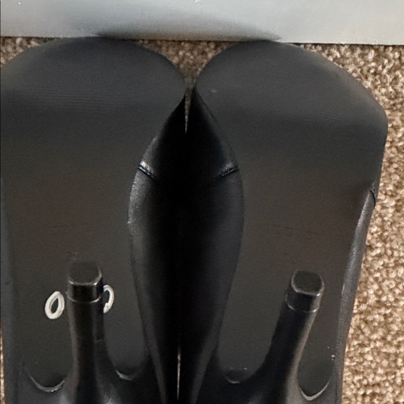 Nine West- Elegant Black Women's Open-Toe Black Leather Bootie Heels Size 6.5 - Picture 6 of 6